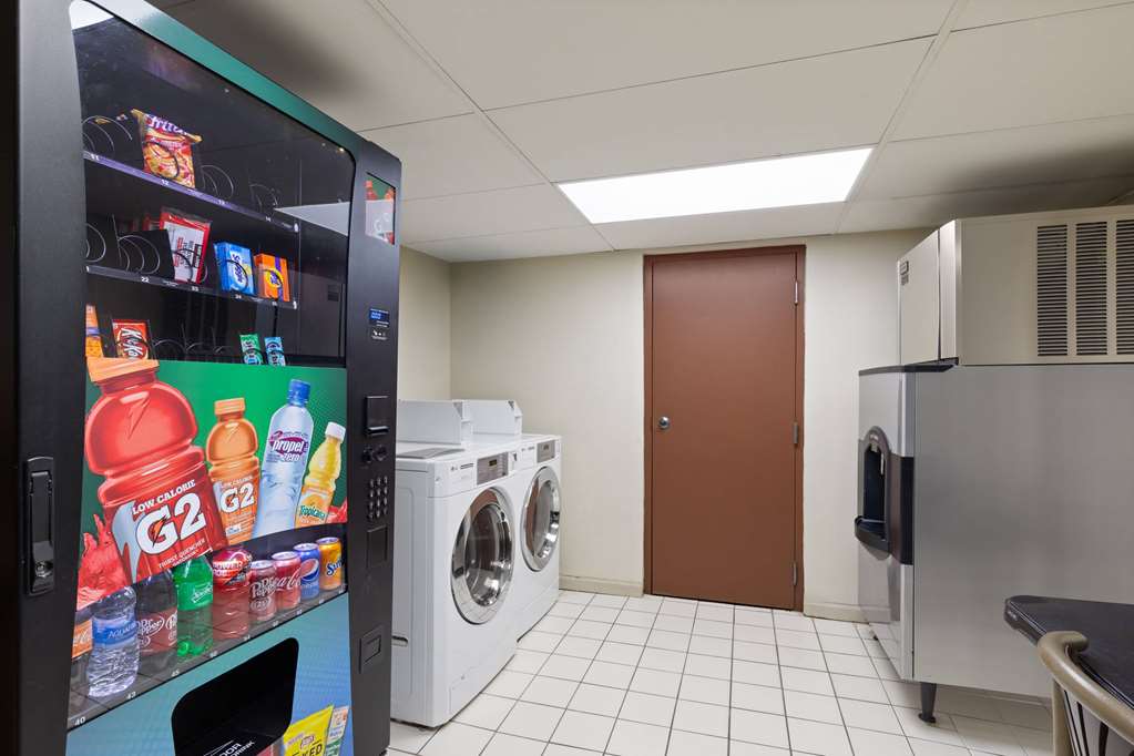 Days Inn by Wyndham Oak Grove Ft. Campbell - photo 23