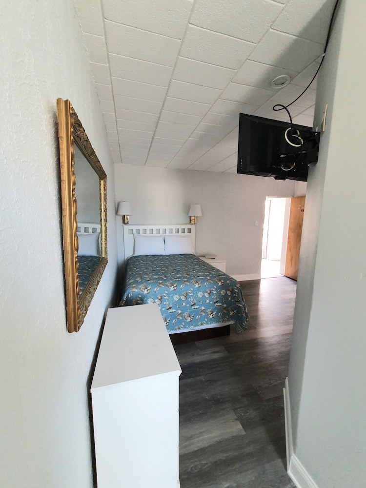 The Coral Sands Motel - photo 19