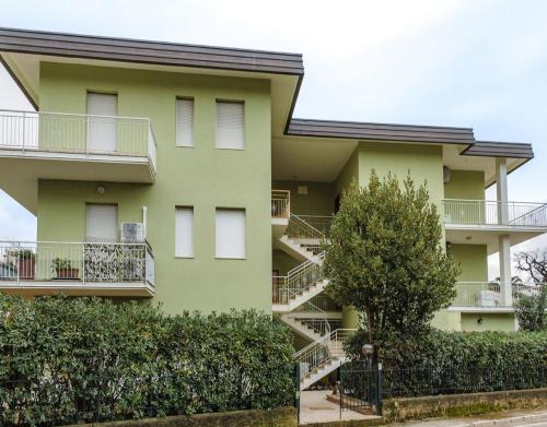L02 appartamento con terrazzo e posto auto — 4-Star Luxury Hotel in Numana, Italy