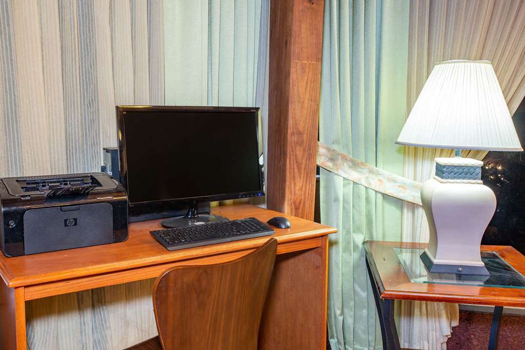Super 8 by Wyndham North Palm Beach - photo 37