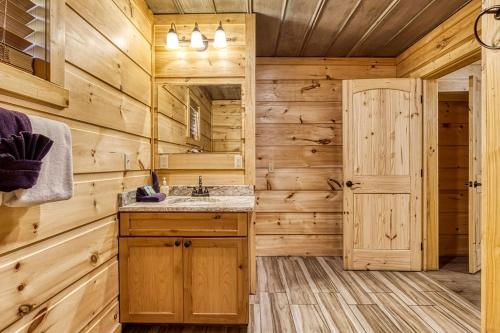 Sunshine Ridge Hot Tub Game Room WIFI 560 FREE tickets each paid day - photo 6