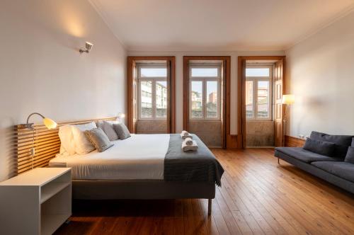 Fontainhas Flat: Balcony & Parking — 4-Star Luxury Hotel in Porto, Portugal