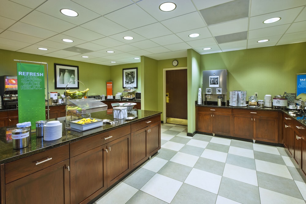 Hampton Inn & Suites Providence Warwick Airport - photo 35