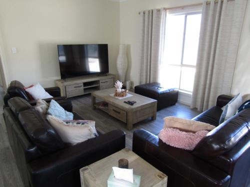 Royston Retreat — Brentwood — photo 5