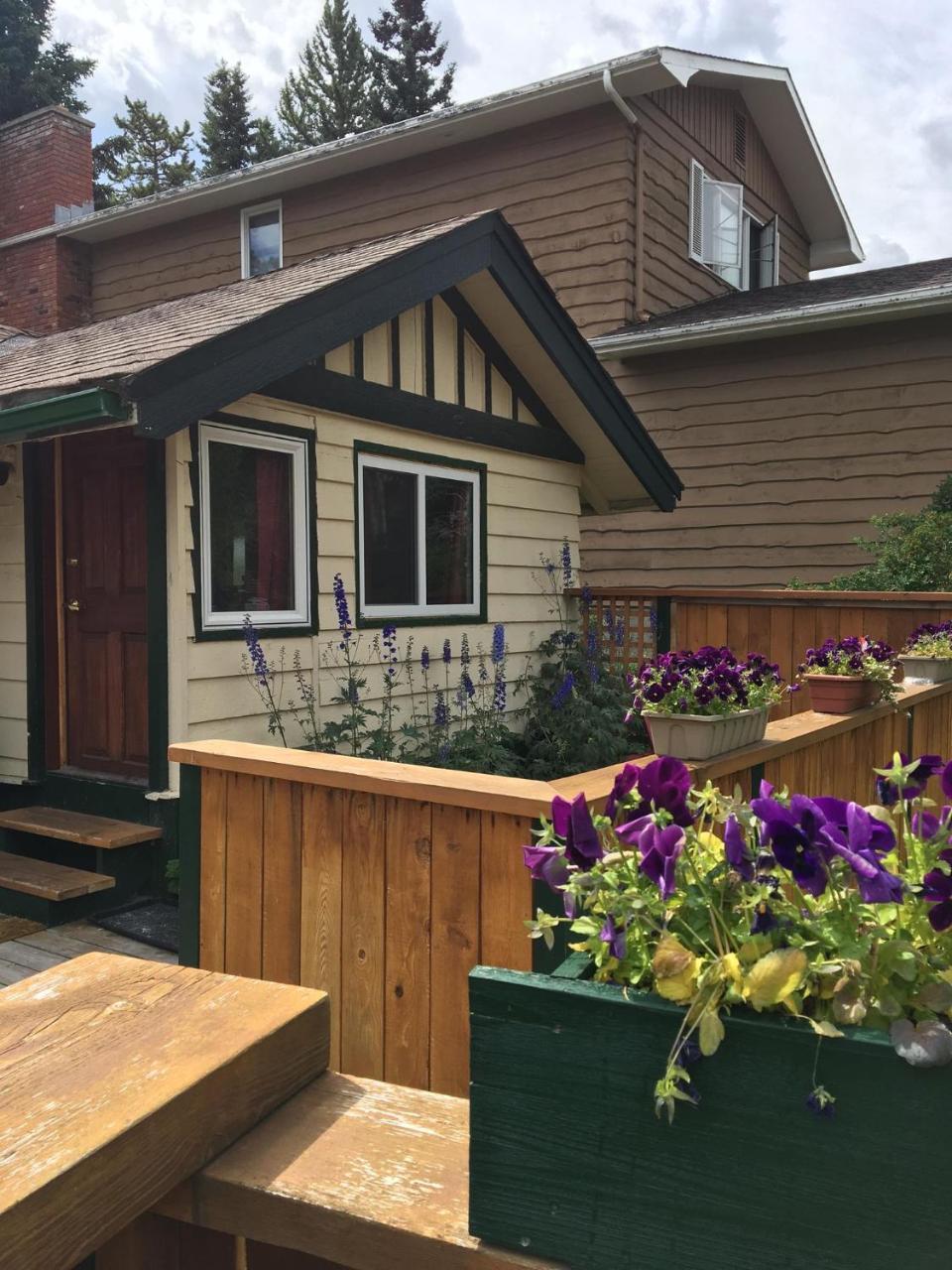 Hillside Bungalows - last minute hotel in Banff