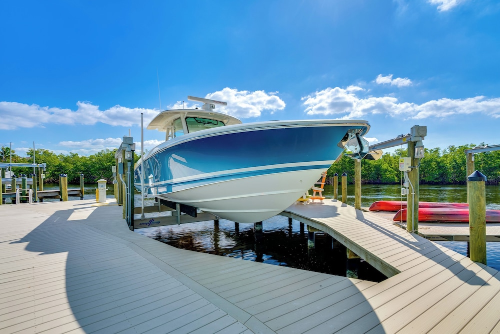 Luxury Group Escape in Cape Corals Cape Harbour — Cape Coral — photo 4