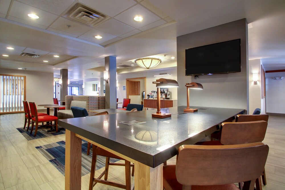 Holiday Inn Express Milwaukee North Brown Deer Mequon by IHG - photo 28
