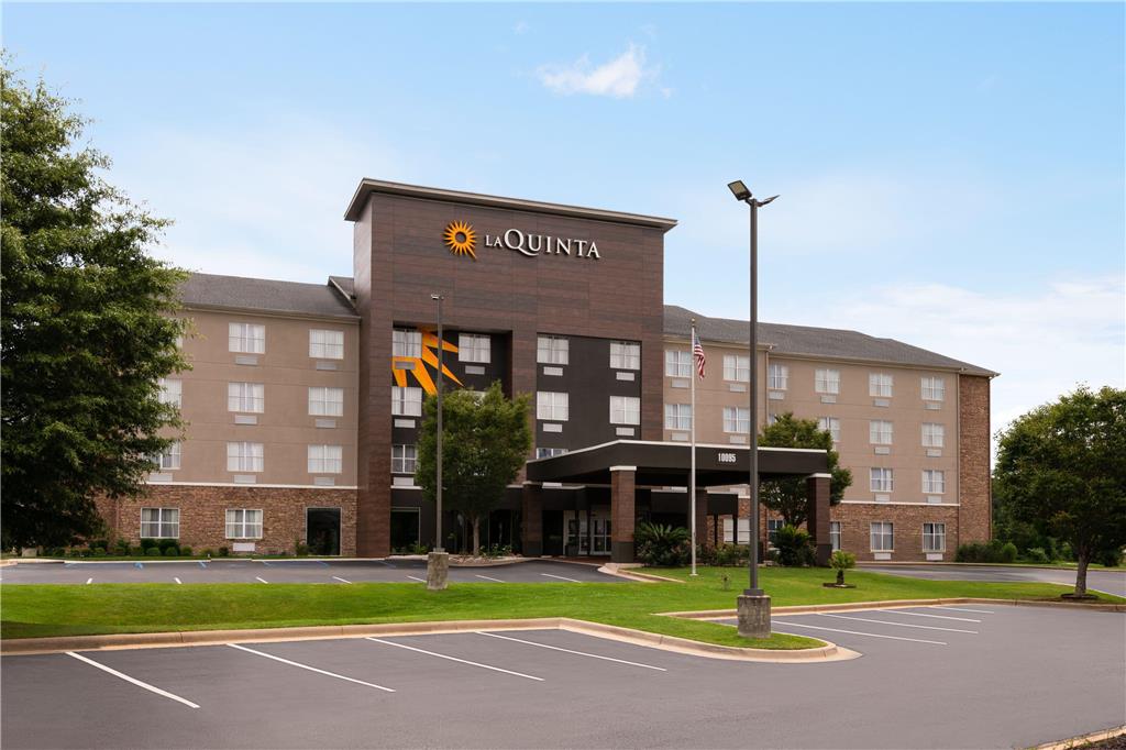 La Quinta Inn Suites By Wyndham Montgomery — Montgomery