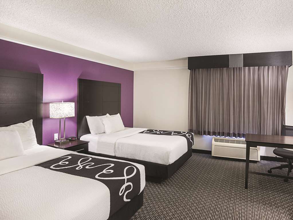 La Quinta Inn & Suites by Wyndham Phoenix Scottsdale - photo 10