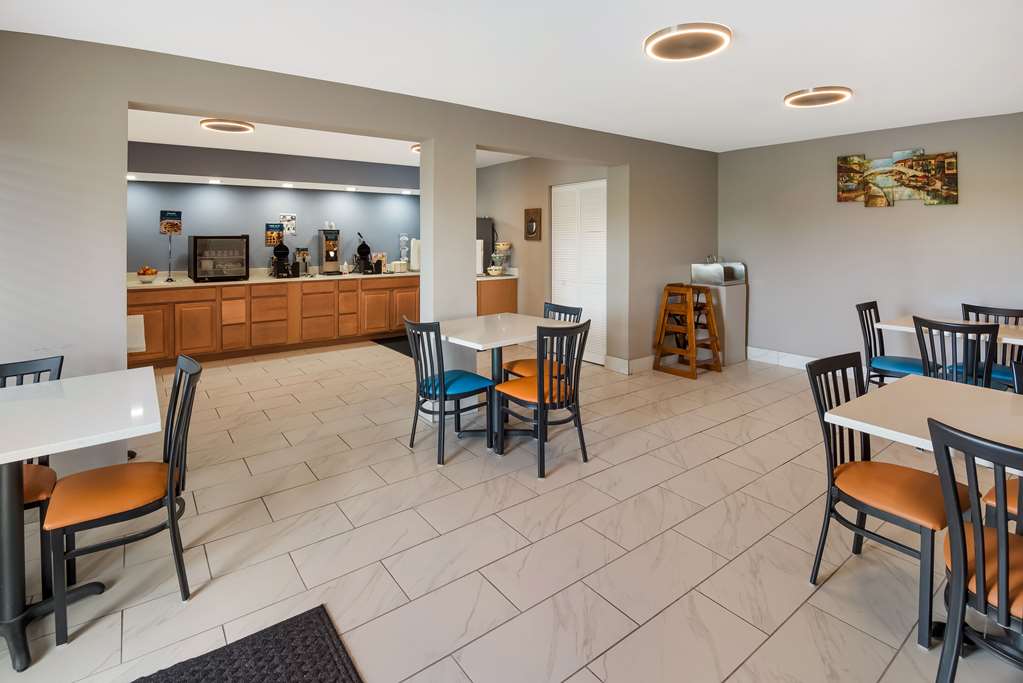 Clarion Pointe Indianapolis Northeast - photo 36