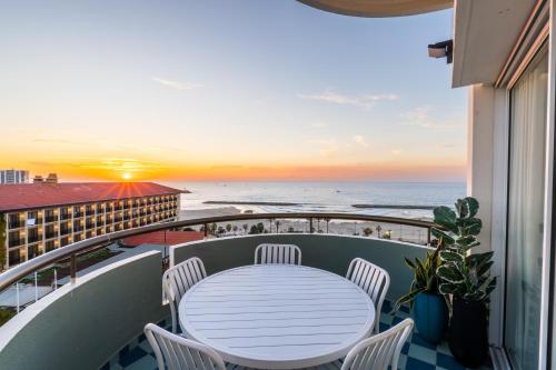 Sunsets Paradise 2BR with Parking by Beachfront Stay — 4-Star Luxury Hotel in Herzliya, Israel