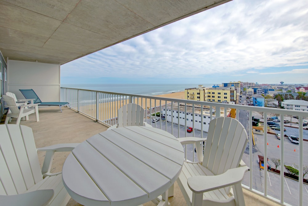 Commander Hotel & Suites - photo 39