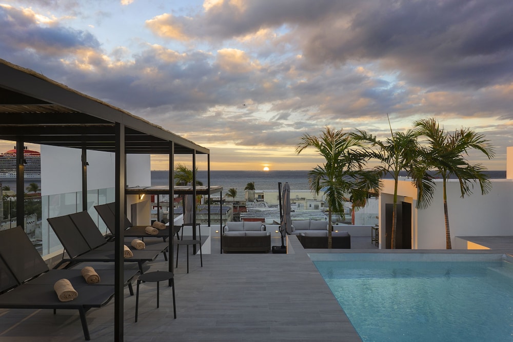 Rooftop pool