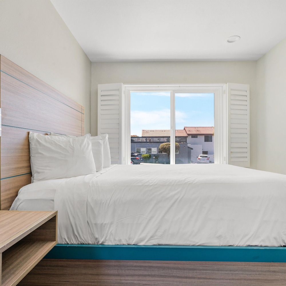 Pacific Shores Inn - photo 43