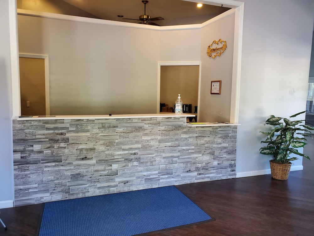 The University Inn - photo 6