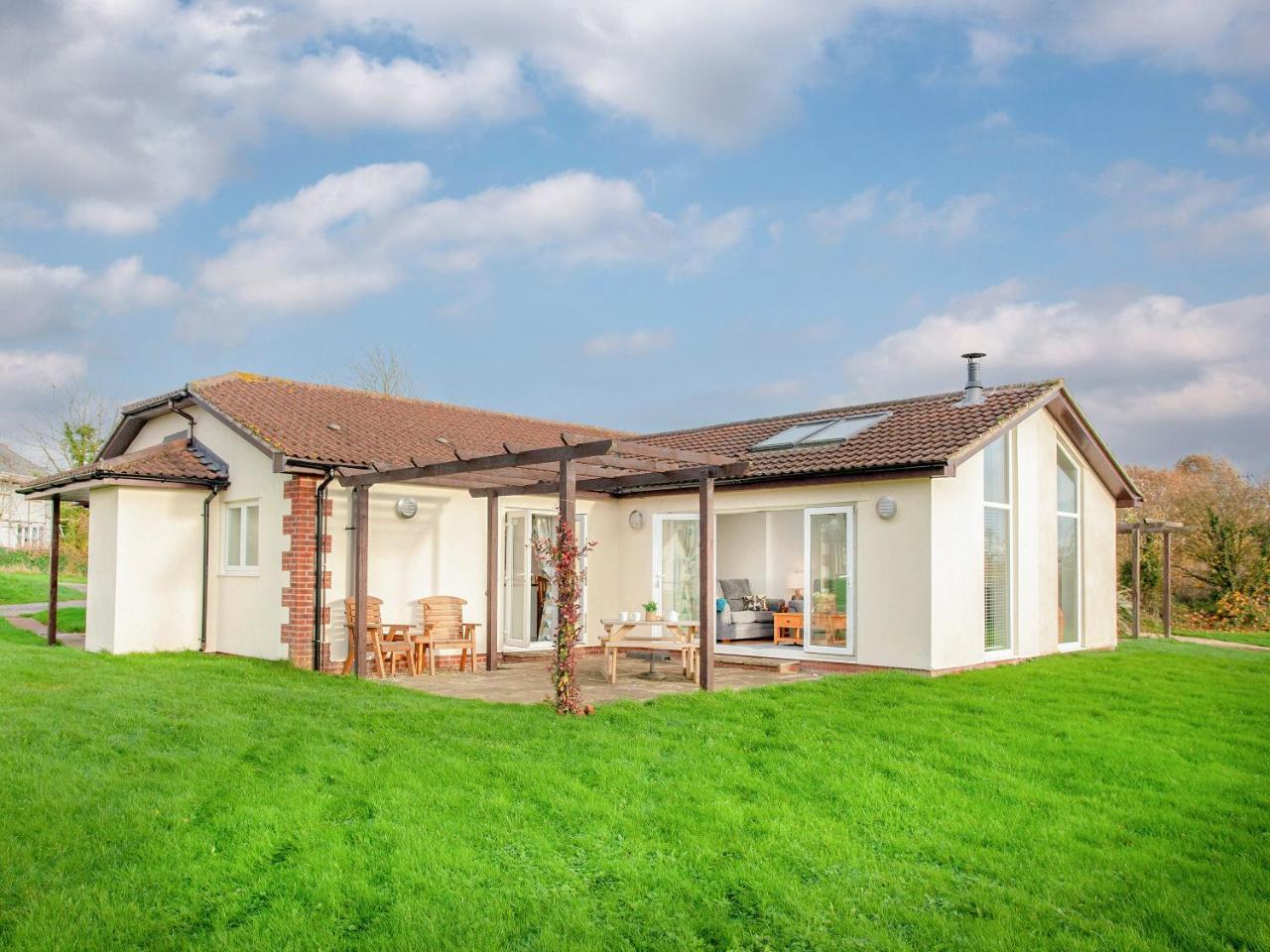 Wonkey Donkey Cottage — 4-Star Luxury Hotel in Seaton, United Kingdom