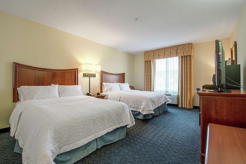 Hampton Inn Pine Grove - photo 21