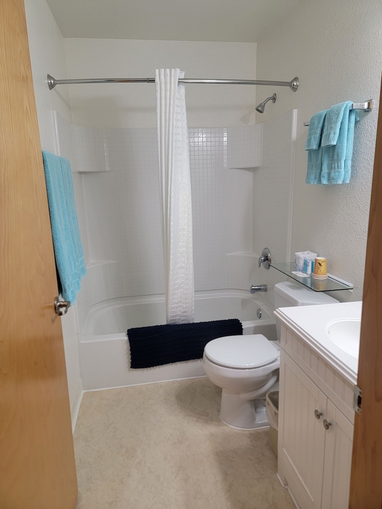 Eagle Bay Inn - photo 15