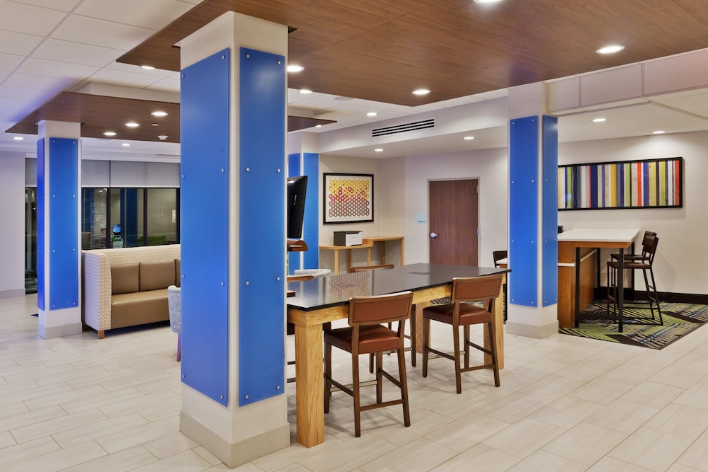 Holiday Inn Express & Suites Fayetteville by IHG - photo 40