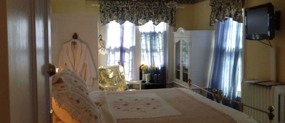 The Red Hook Country Inn - photo 8