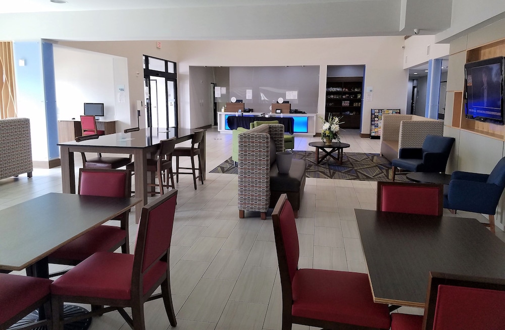 Holiday Inn Express & Suites Dallas East Fair Park an IHG Hotel - photo 2