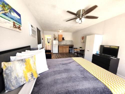 Johns Pass Beach Motel - photo 22