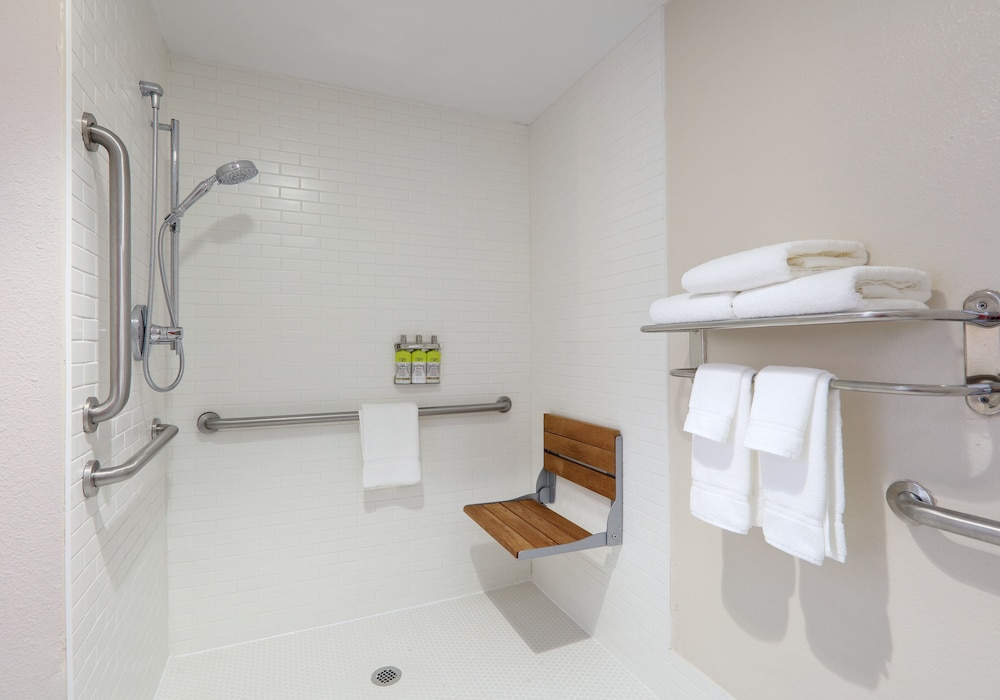 Holiday Inn Express & Suites Round Rock - photo 14