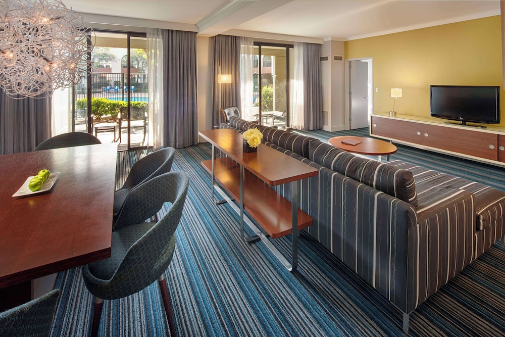Doubletree by Hilton Newark Fremont - photo 37