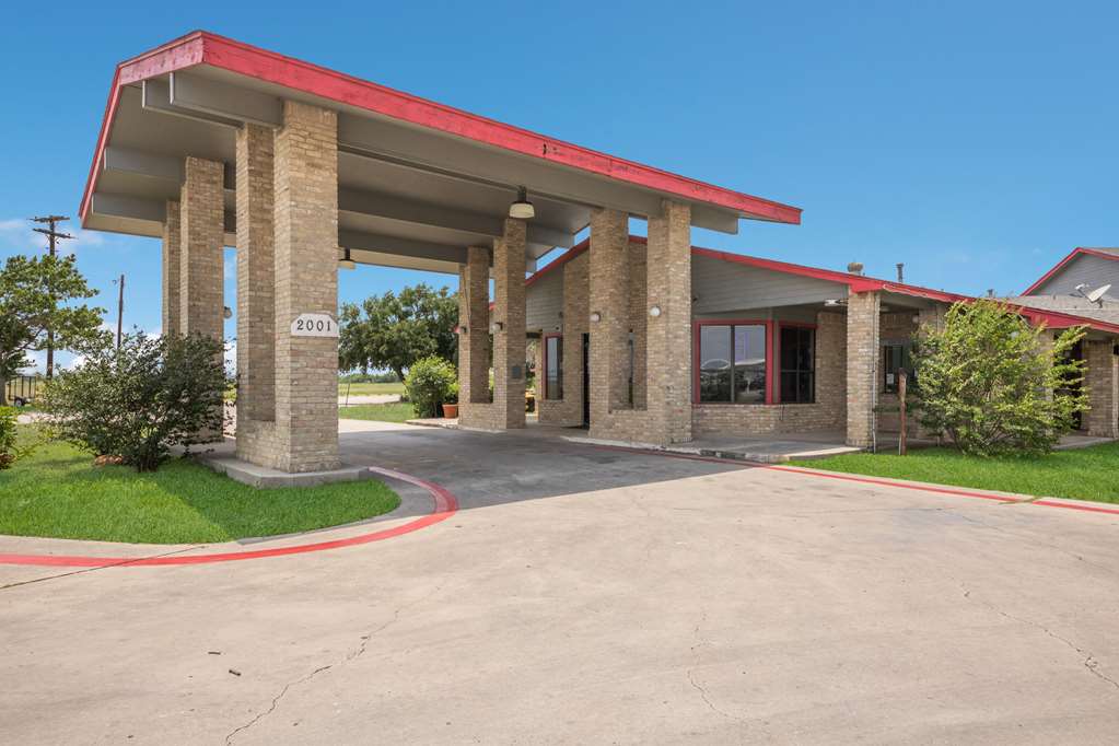 Americas Best Value Inn Lockhart TX - photo 4