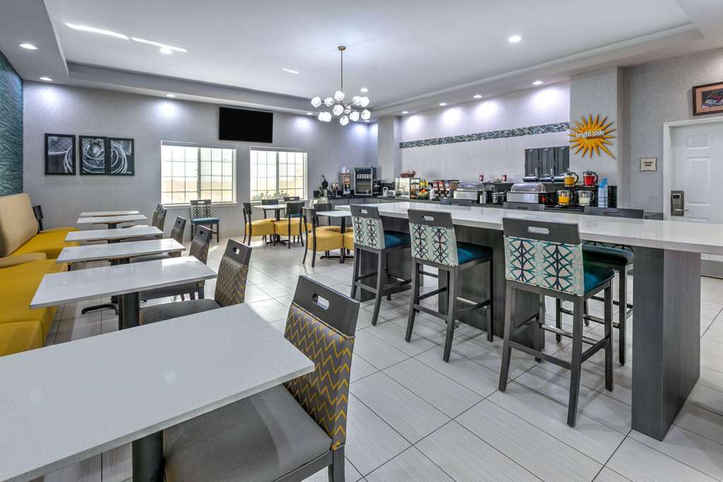 La Quinta Inn & Suites by Wyndham Weatherford - photo 7