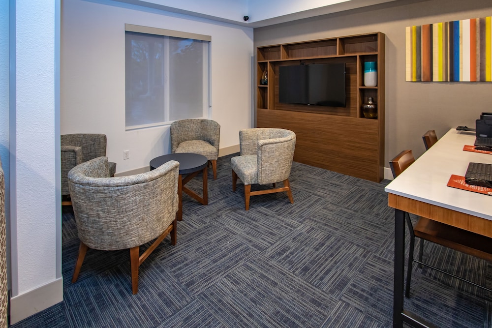 Holiday Inn Express Hotel & Suites Roseville Galleria Area by IHG - photo 104