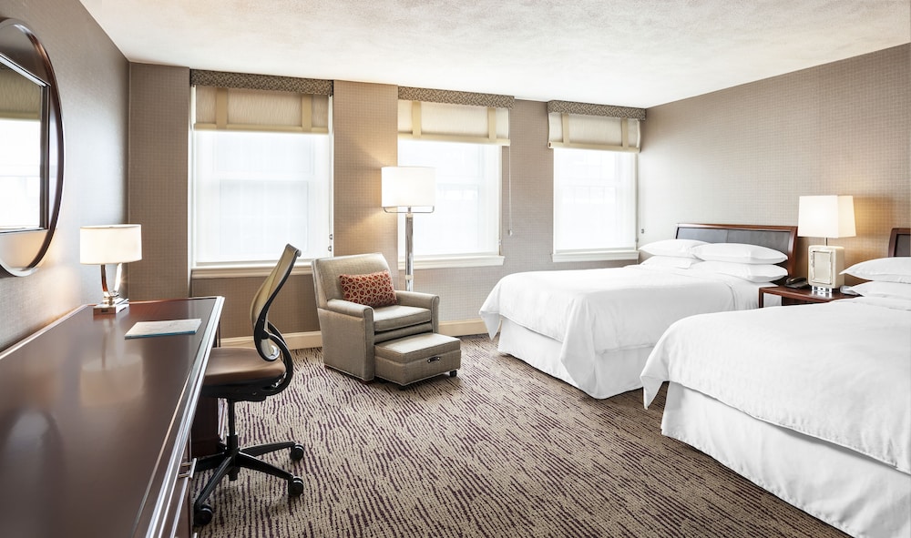 Sheraton Commander Hotel - photo 6