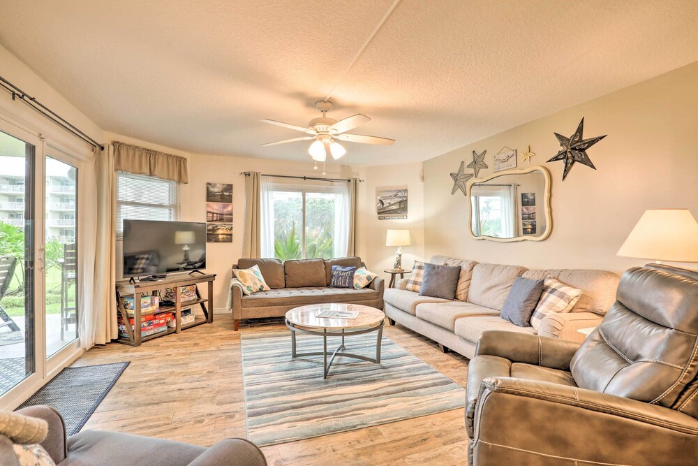 St Augustine Beach Condo with Patio And Pool Access — 4-Star Luxury Hotel in Saint Augustine, United States