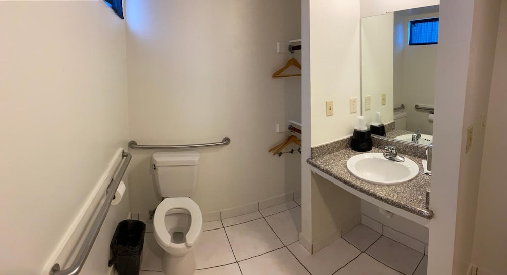 Vantage Point Inn Woodland Hills - photo 24