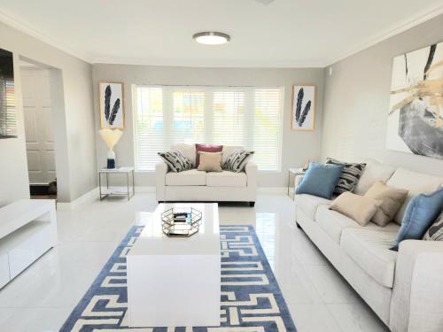 Modern Luxury 2 bedroom 2.5 bathroom townhouse — 4-Star Luxury Hotel in Negril, Jamaica