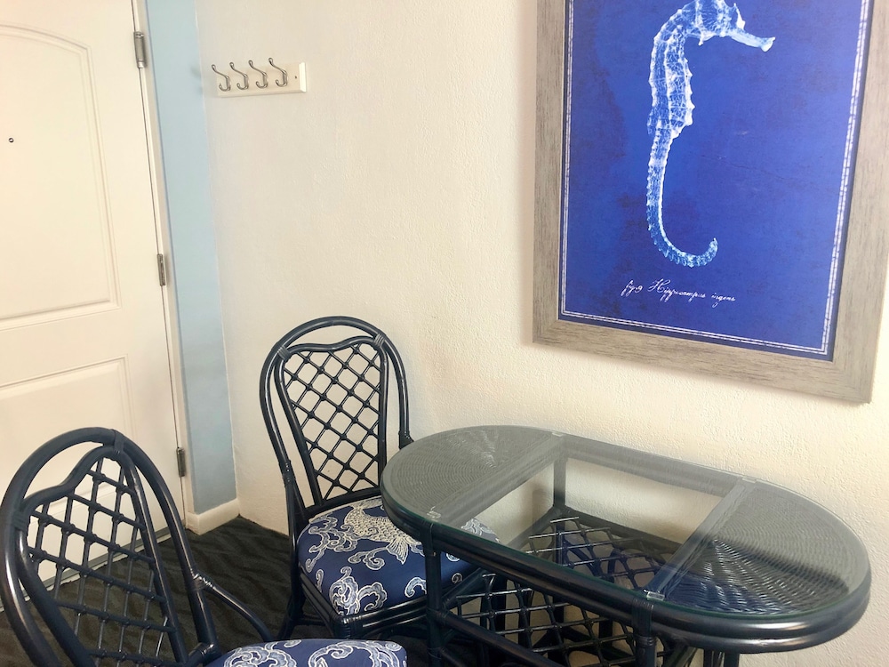 Beach View Hotel - photo 8