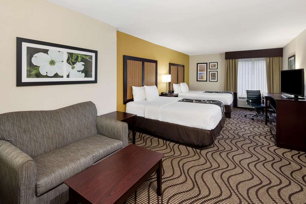 La Quinta Inn & Suites by Wyndham LaGrange I 85 - photo 22