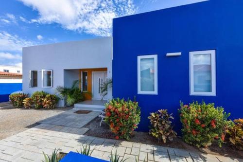 Modern Relaxing Vacation Villa — 4-Star Luxury Hotel in Oranjestad, Aruba