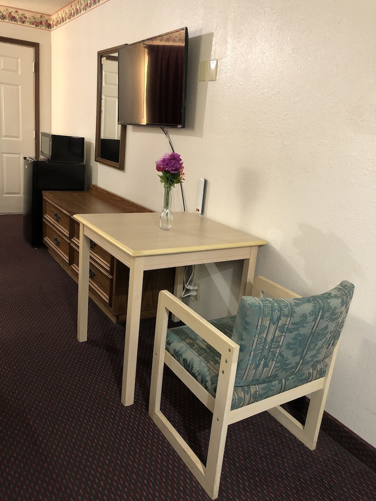 Rexdale Inn - photo 18