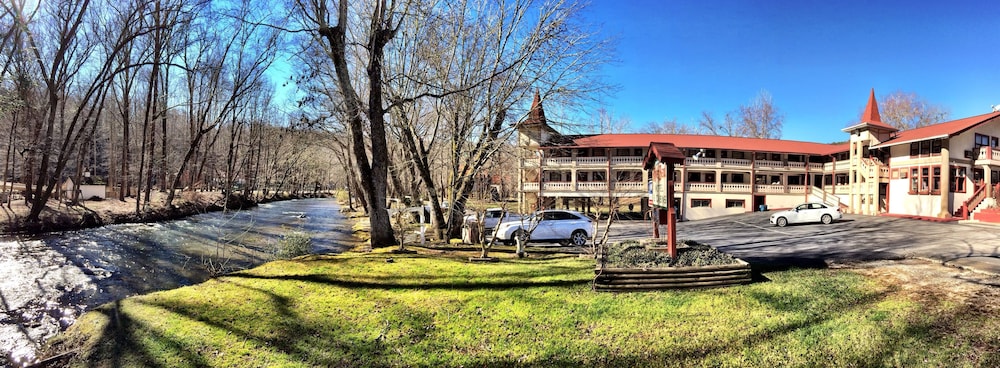 Riverbend Motel & Cabins - featured photo
