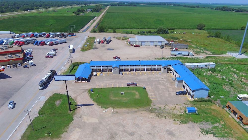 Americas Best Value Inn Elm Creek - photo 3