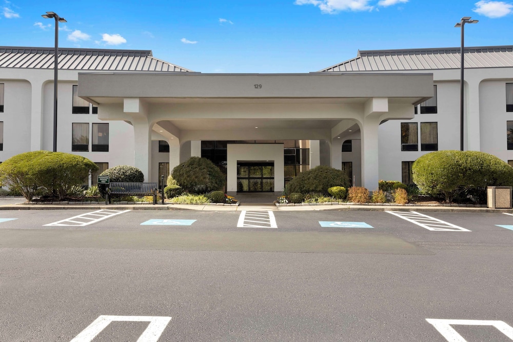 Hampton Inn Milford pet-friendly hotel Milford