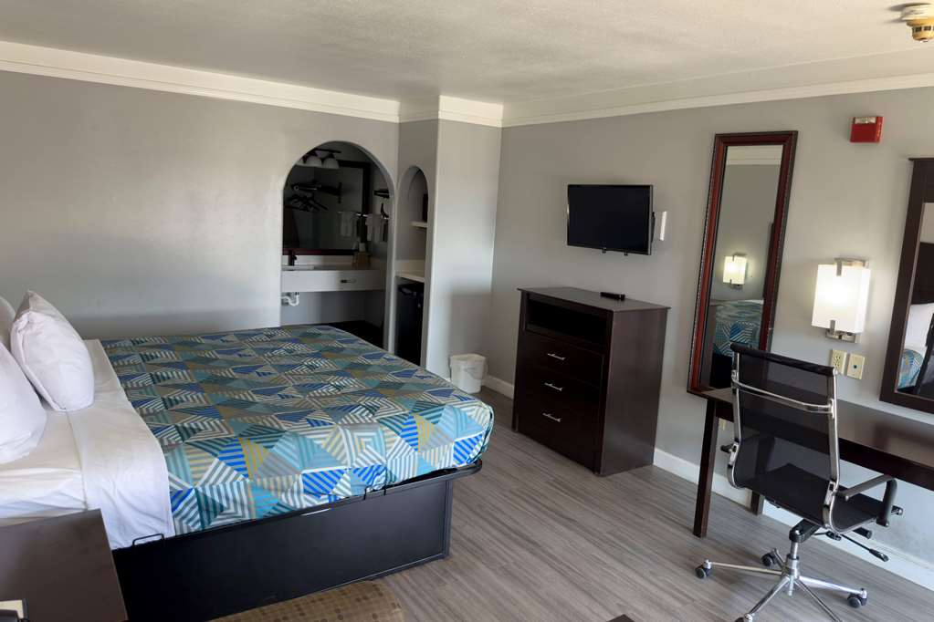 Days Inn by Wyndham Gonzales - carbon neutral hotel in Gonzales