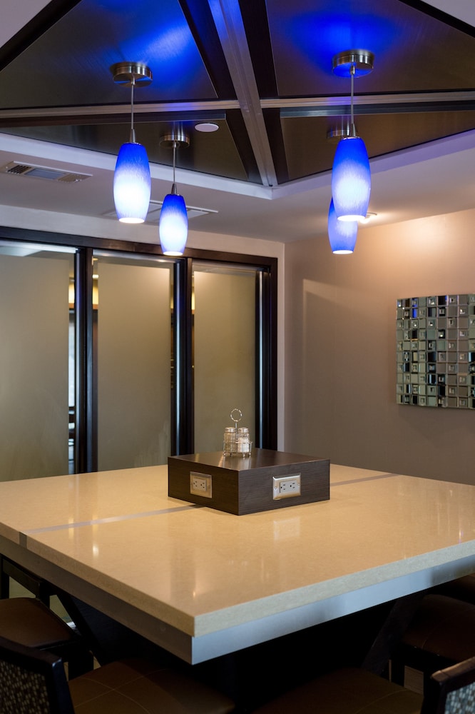 Holiday Inn Express Hotel & Suites Oxford by IHG - photo 27