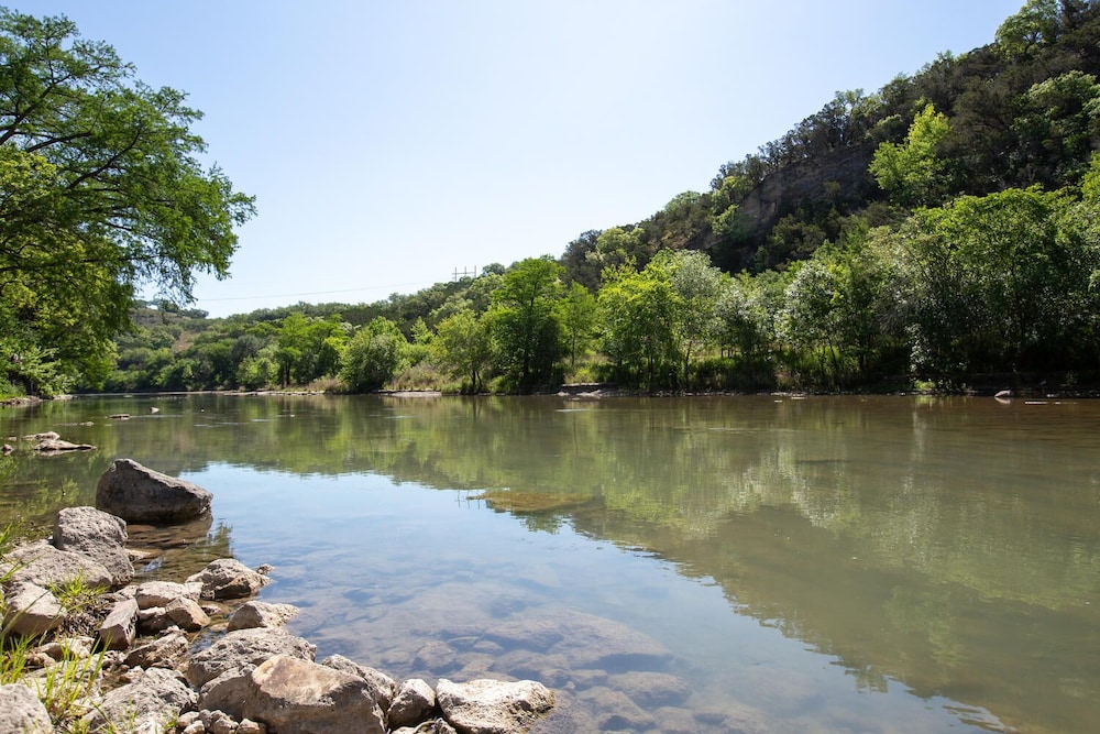 Riverview Heaven Rg 20304 6 Bedroom Condo by RedAwning New Braunfels — 4-Star Luxury Hotel in New Braunfels, United States
