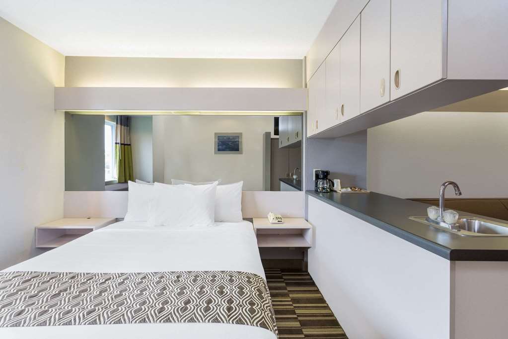 Microtel Inn & Suites by Wyndham Richmond Airport - photo 15