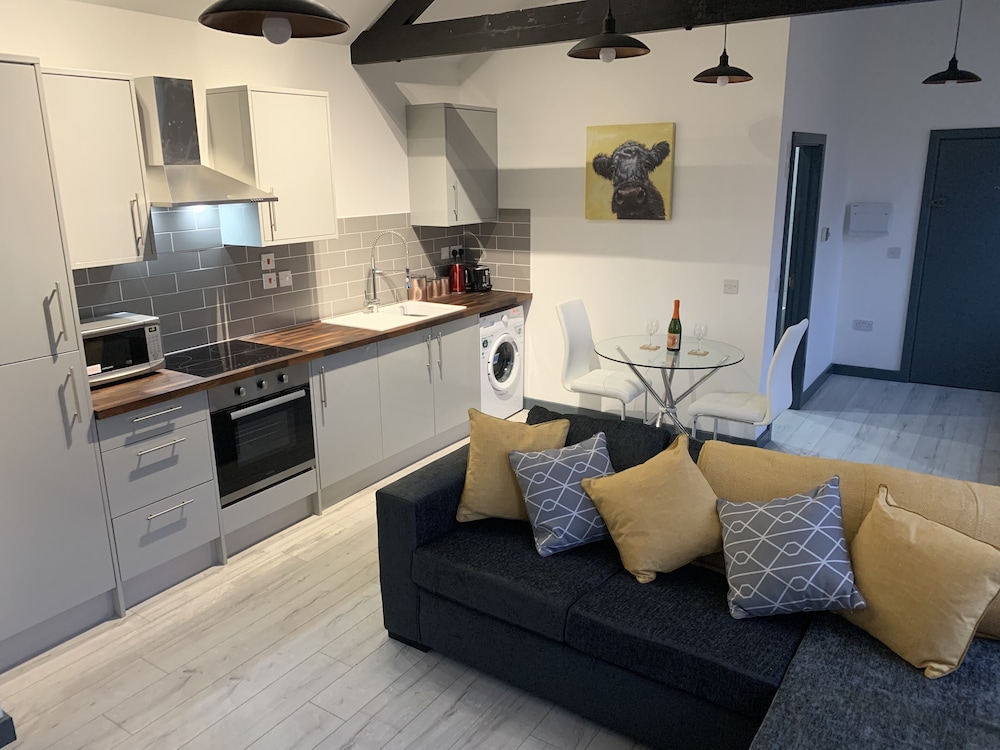 Boutique Penthouse Apartment — 4-Star Luxury Hotel in Northampton, United Kingdom