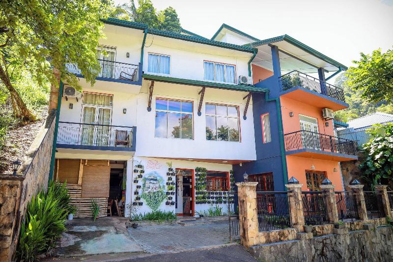 Funk Bunk Travelers Inn - carbon neutral hotel in Kandy
