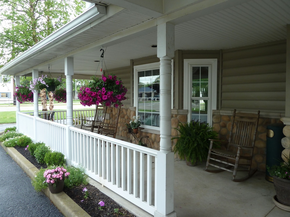 Hearthstone Inn & Suites - photo 40