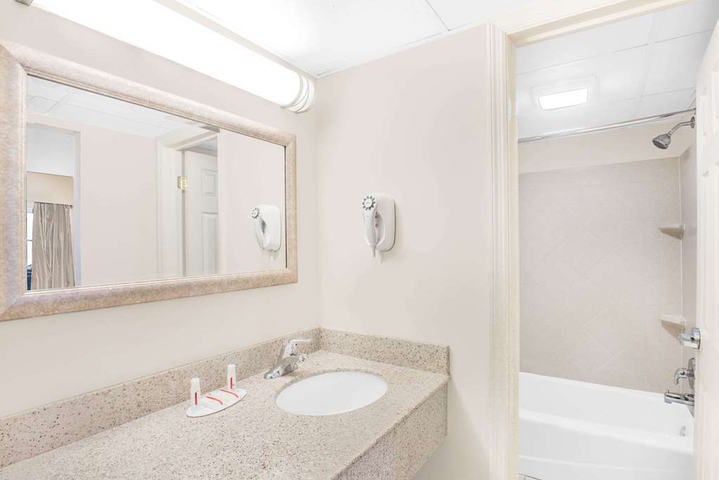 Days Inn by Wyndham Springfield Phil.Intl Airport - photo 9